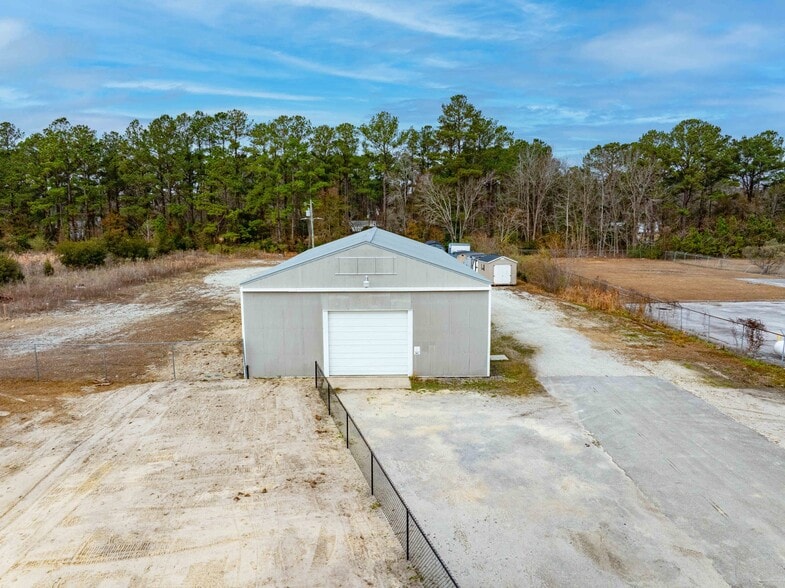More Photos Of 3261 New Bern Hwy, Jacksonville Light Distribution For Sale