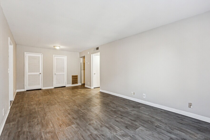 More Photos Of 1001 W 9th St, Russellville Apartments For Sale