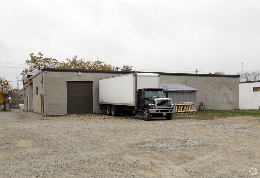 More Photos Of 596 Colby Dr, Waterloo Warehouse For Lease