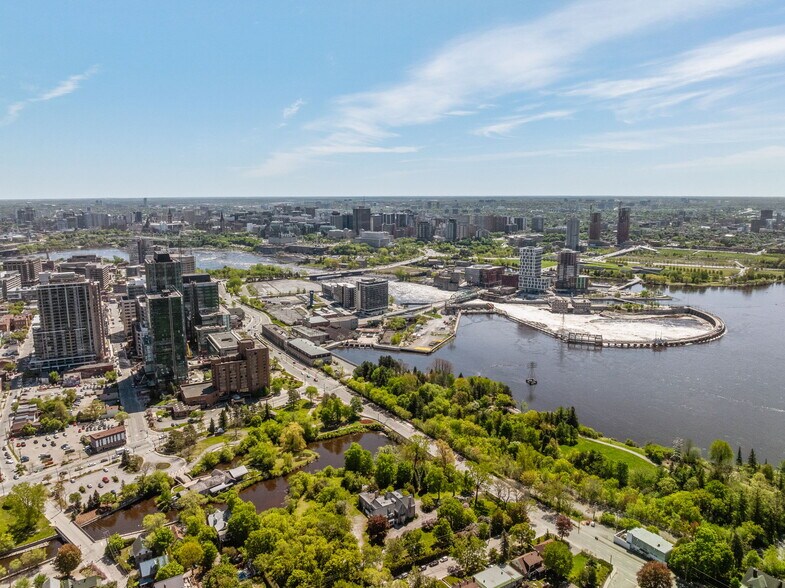 More Photos Of 15 Rue Jos-Montferrand, Gatineau Office For Lease