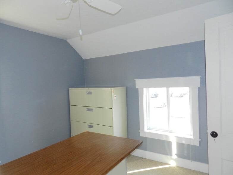 More Photos Of 901 Main St, Salmon Office For Sale