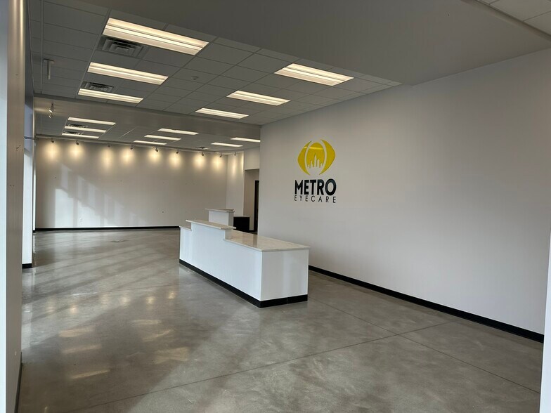 More Photos Of 1005 8th St SW, Altoona Storefront For Lease