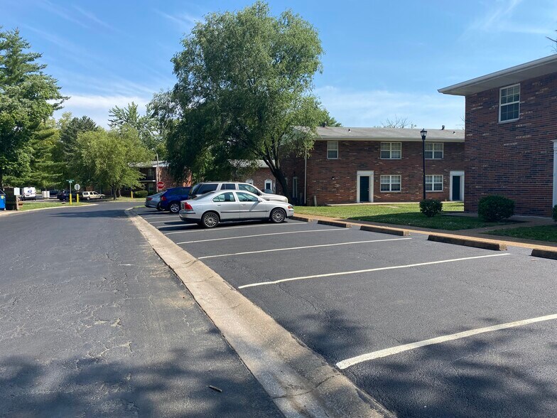 More Photos Of 1624 Northwinds Estates Dr, Saint Louis Apartments For Sale