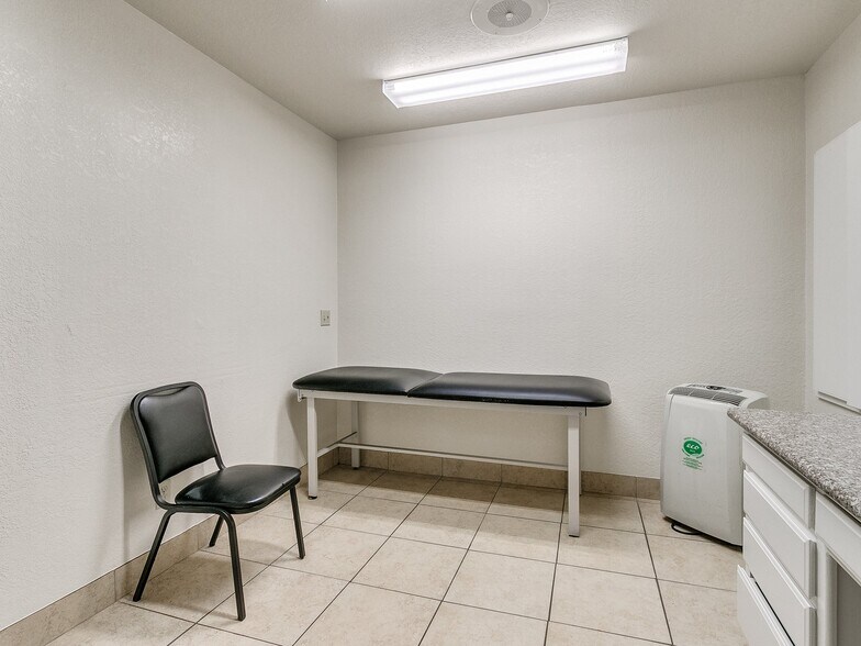 More Photos Of 2124 S Shadowlake, Oklahoma City Medical For Lease