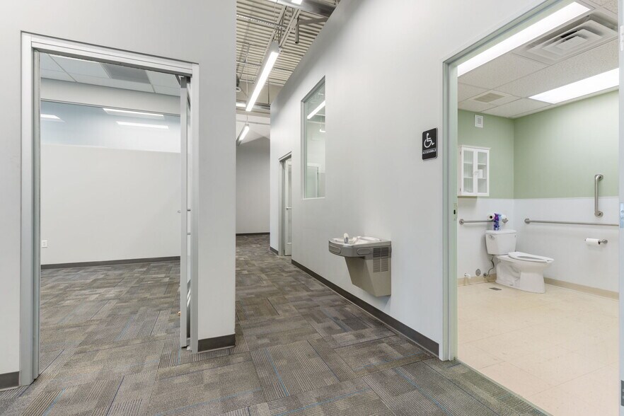 More Photos Of 590 Burbank St, Broomfield Flex For Lease