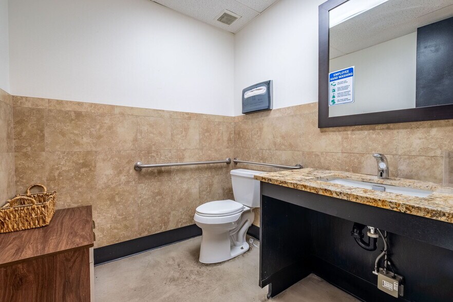 More Photos Of 550 N Golden Circle Dr, Santa Ana Office For Lease