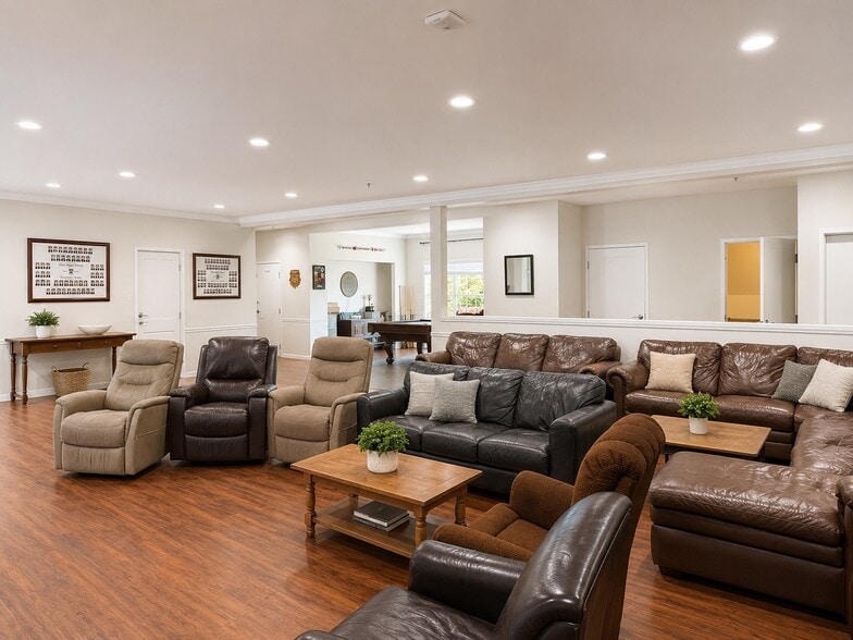 More Photos Of 250 Carriage Ct, Athens Sorority Fraternity House For Sale
