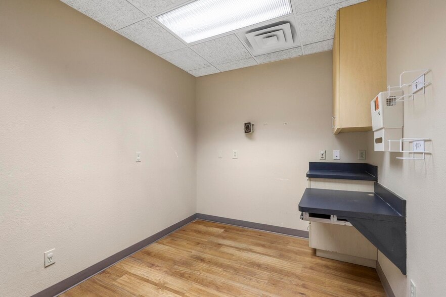 More Photos Of 11801 South Fwy, Burleson Hospital For Sale