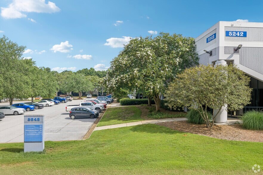More Photos Of 5242 Royal Woods Pky, Tucker Unknown For Lease