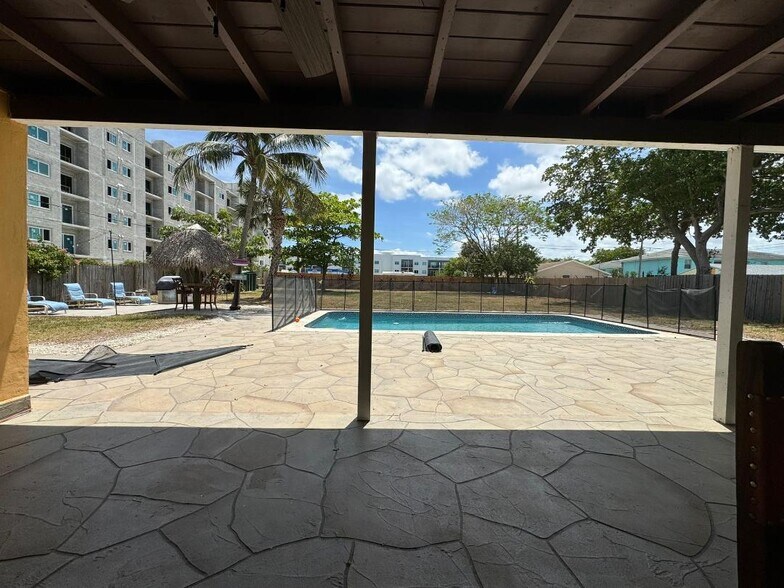 More Photos Of 1123 18th Ave N, Lake Worth Beach Specialty For Sale