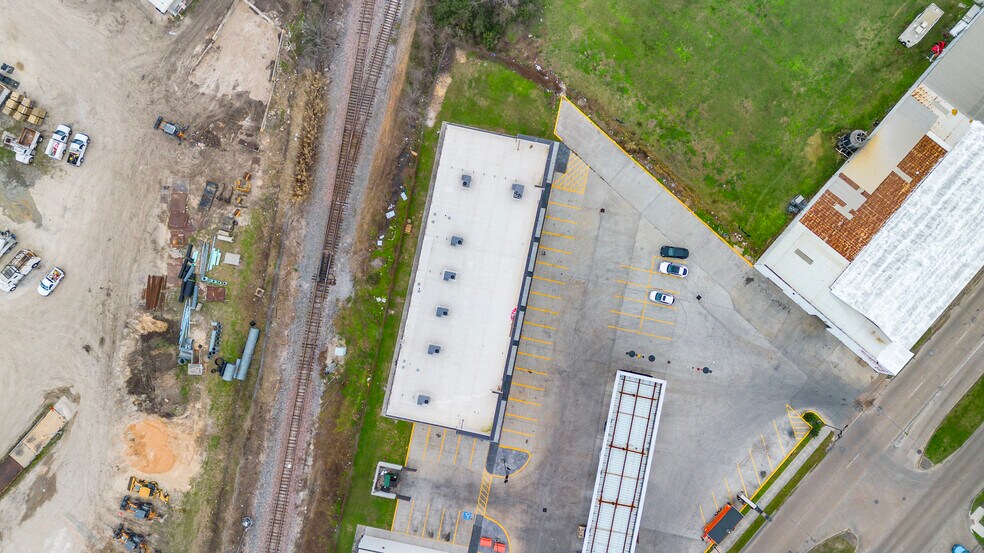 More Photos Of 7241 Lawndale St, Houston Storefront For Lease