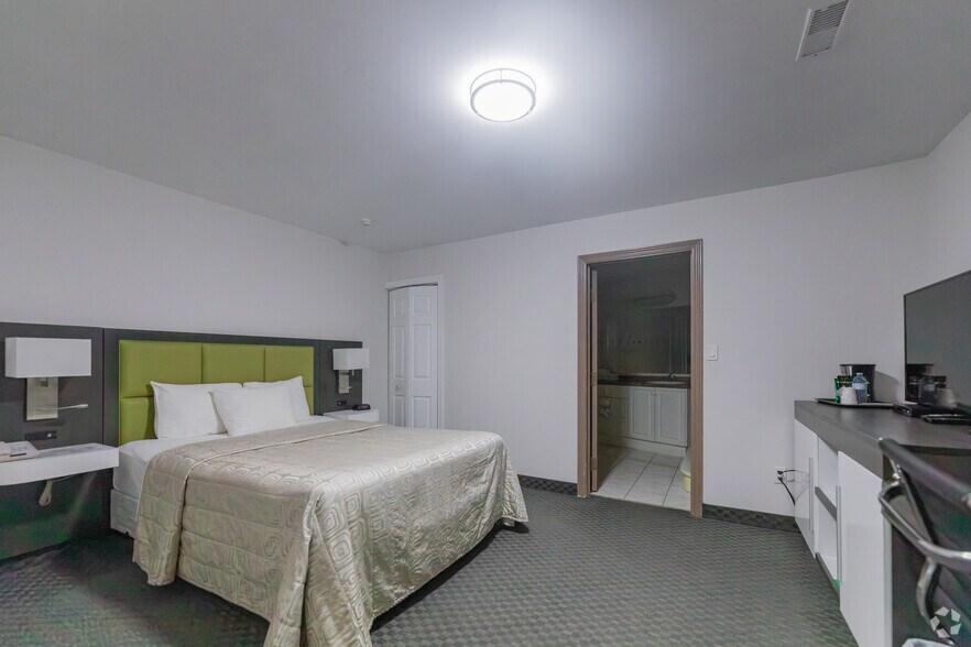 More Photos Of 112 King st, Palmerston Hotel For Sale