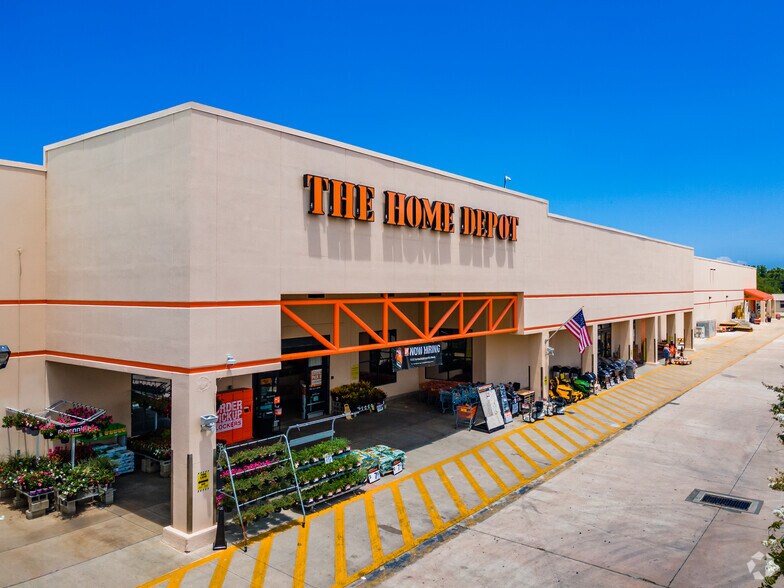 Primary Photo Of 10017 US Highway 19 S, Port Richey Unknown For Lease