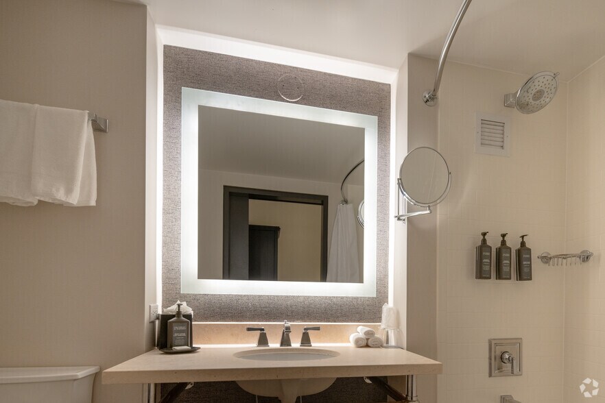 More Photos Of 1110 Willow Rd, Northbrook Hotel For Sale