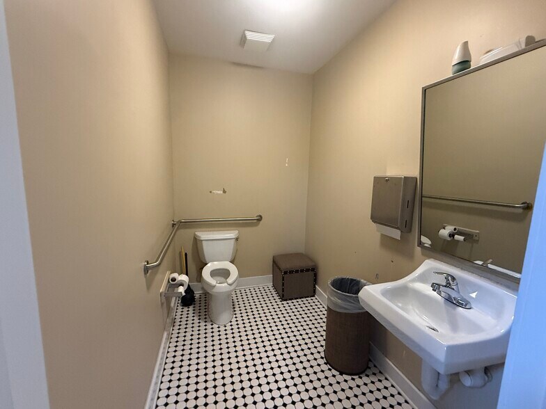 More Photos Of 675 Seminole Ave NE, Atlanta Office For Sale