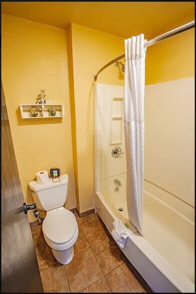 More Photos Of 460 Highway 101, Bandon Hotel For Sale