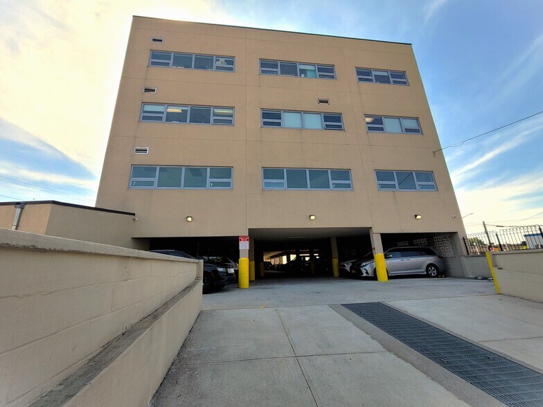 More Photos Of 76-09 Queens Blvd, Elmhurst Office For Lease