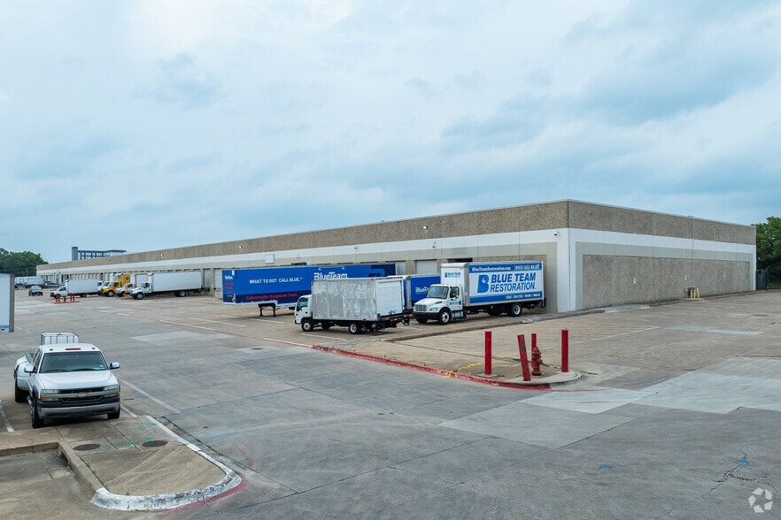 More Photos Of 502 Fountain Pky, Grand Prairie Warehouse For Lease