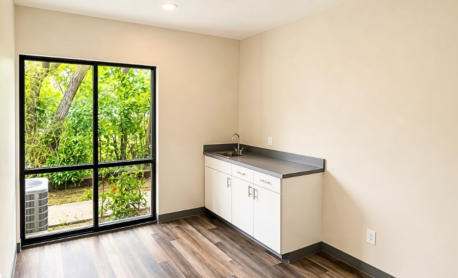 More Photos Of 1721 Cimarron Trl, Hurst Medical For Lease
