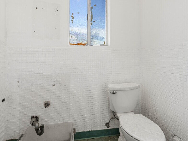 More Photos Of 1817 W Burbank Blvd, Burbank Daycare Center For Sale