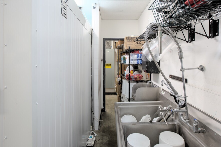 More Photos Of 14601-14891 Biscayne Blvd, Miami Storefront For Lease