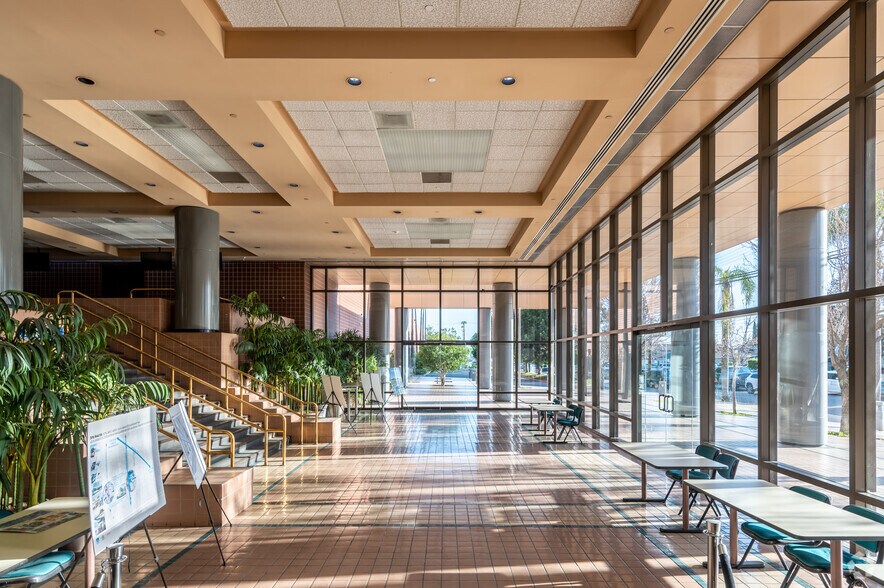 More Photos Of 625 N Grand Ave, Santa Ana Office For Sale