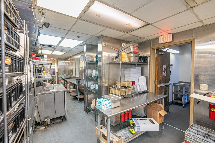 More Photos Of 209 W Congress St, Savannah Restaurant For Lease