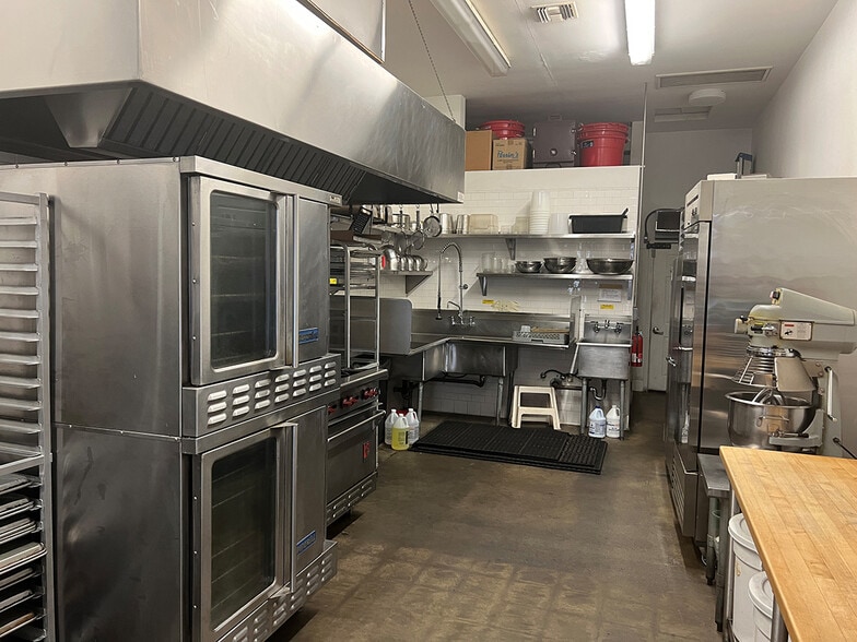 More Photos Of 10595-10597 W Pico Blvd, Los Angeles Storefront For Lease