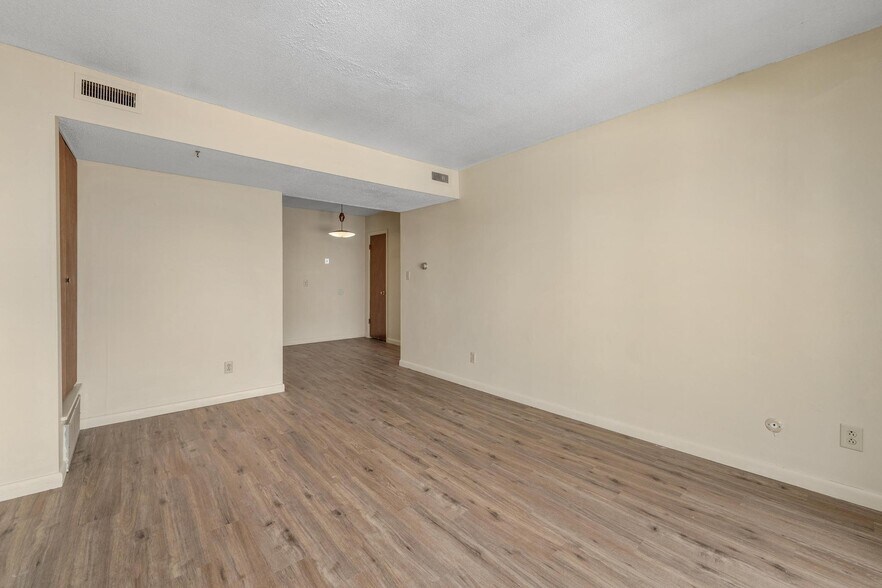 More Photos Of 103 E 7th Ave, South Hutchinson Apartments For Sale