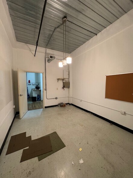 More Photos Of 305-323 Fairfield Ave, Bridgeport Apartments For Lease