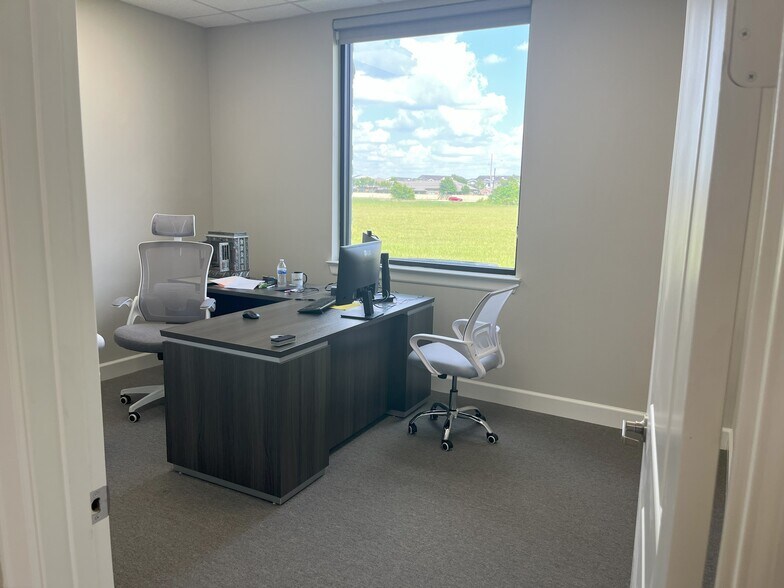 More Photos Of 25145 Star Ln, Katy Medical For Sale