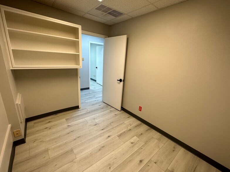More Photos Of 1401 Applewood Dr, Dalton Medical For Lease