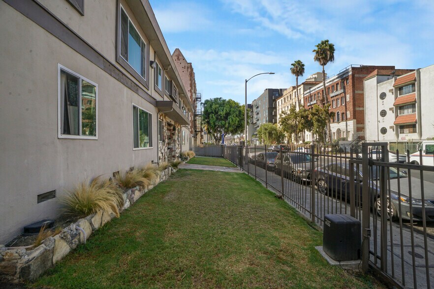 More Photos Of 228 S Mariposa Ave, Los Angeles Apartments For Sale