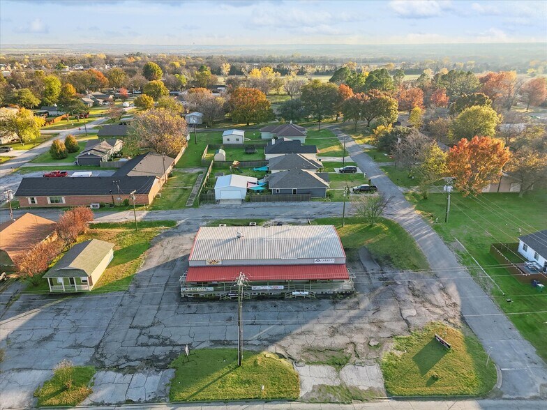 More Photos Of 317 W FM 120, Pottsboro General Retail For Sale