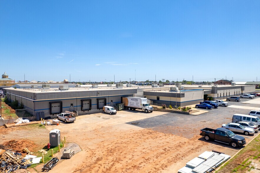 More Photos Of 401 W 33rd St, Edmond Warehouse For Lease