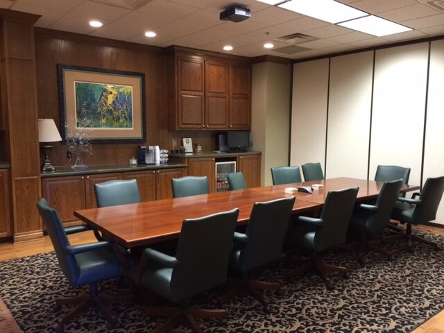 More Photos Of 2800-2828 W Country Club Dr, Oklahoma City General Retail For Lease