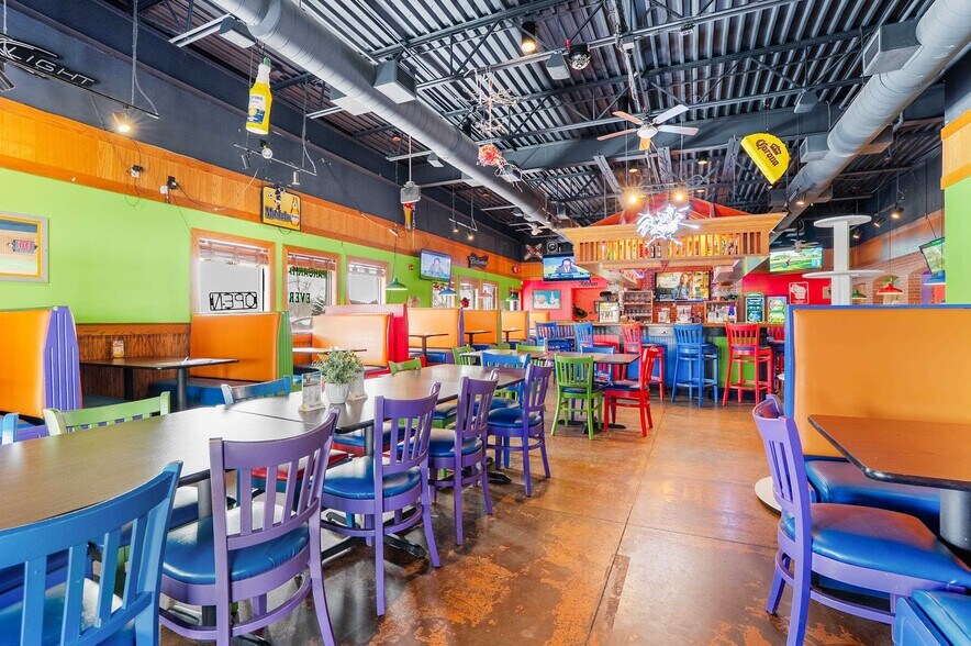 More Photos Of 850 Kepler Dr, Green Bay Restaurant For Sale