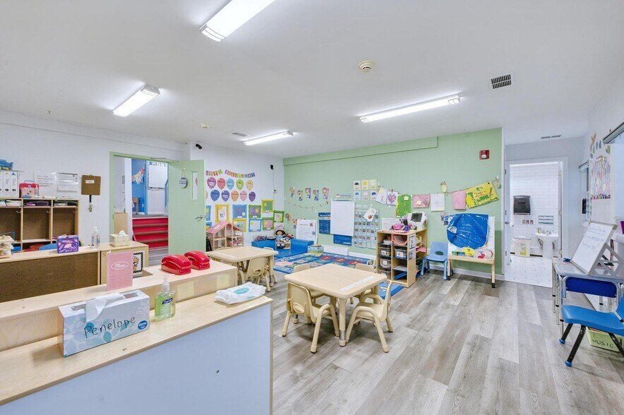 More Photos Of 55 Wyona Ave, Staten Island General Retail For Sale