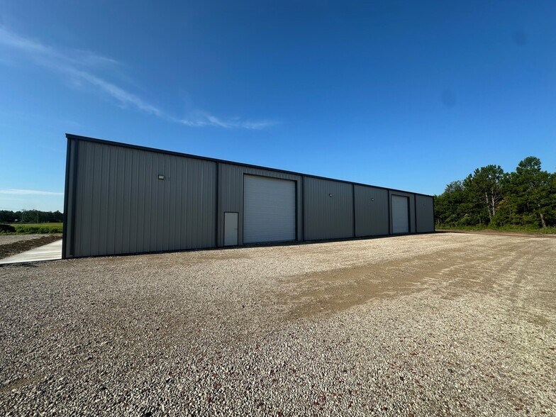 More Photos Of 3304 Hutchinson Ave, Adel Light Manufacturing For Lease