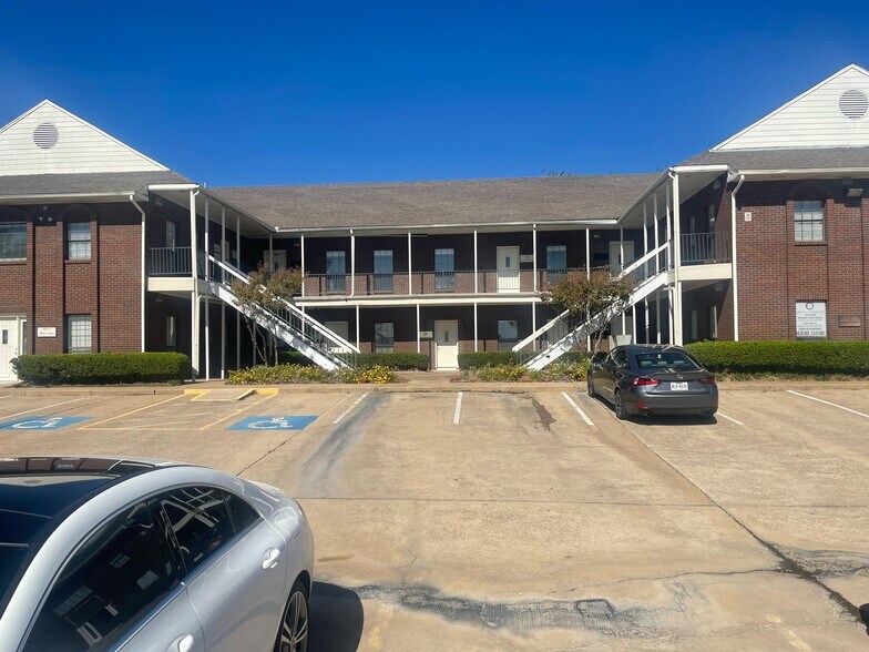 Primary Photo Of 650 S Edmonds Ln, Lewisville Office For Lease
