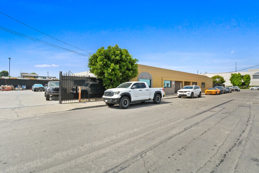 More Photos Of 920-922 E Arlee Pl, Anaheim Warehouse For Sale