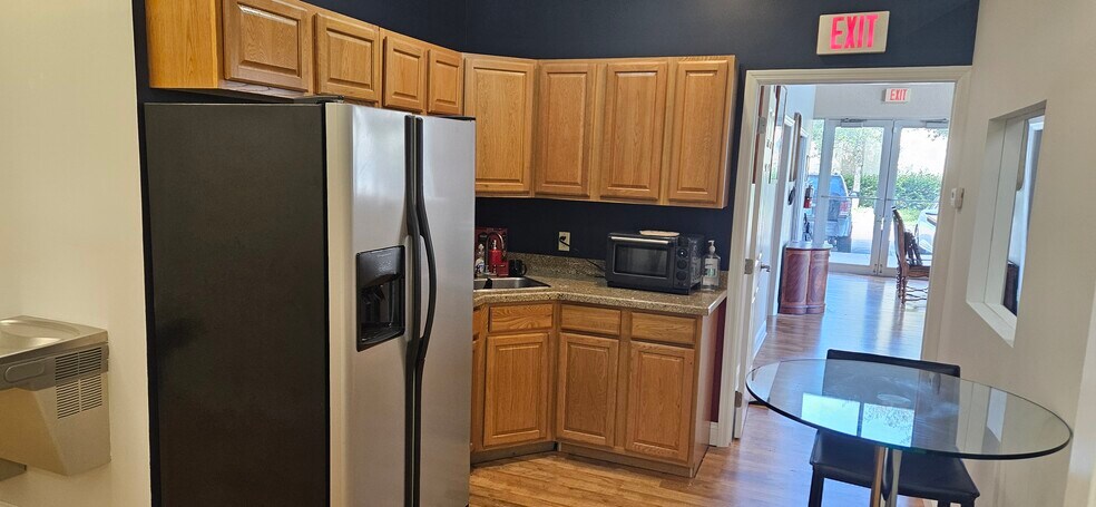 More Photos Of 10101 Lantana Rd, Wellington Showroom For Lease
