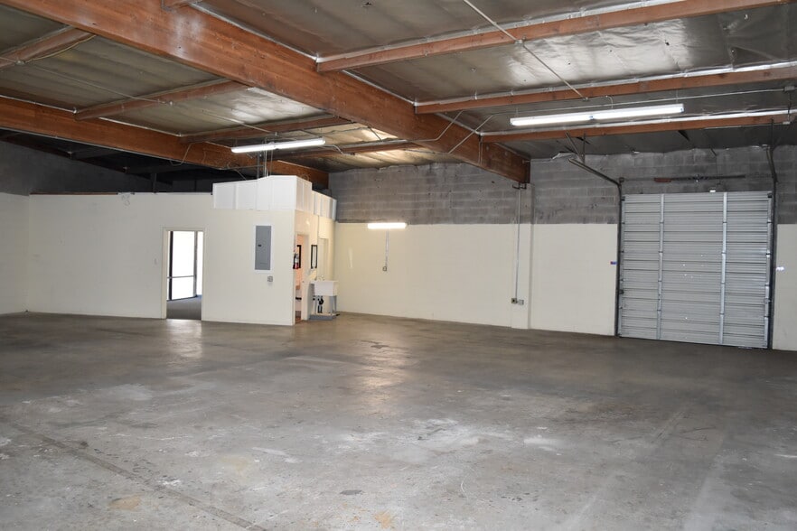 More Photos Of 4718 San Fernando Rd, Glendale Warehouse For Lease