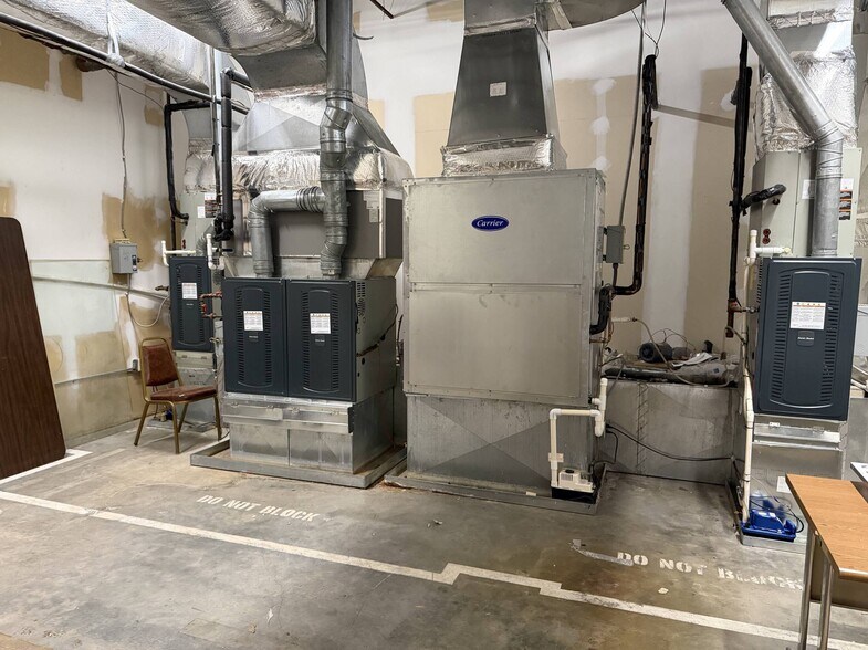 More Photos Of 1612 Congress Pky S, Athens Bank For Sale