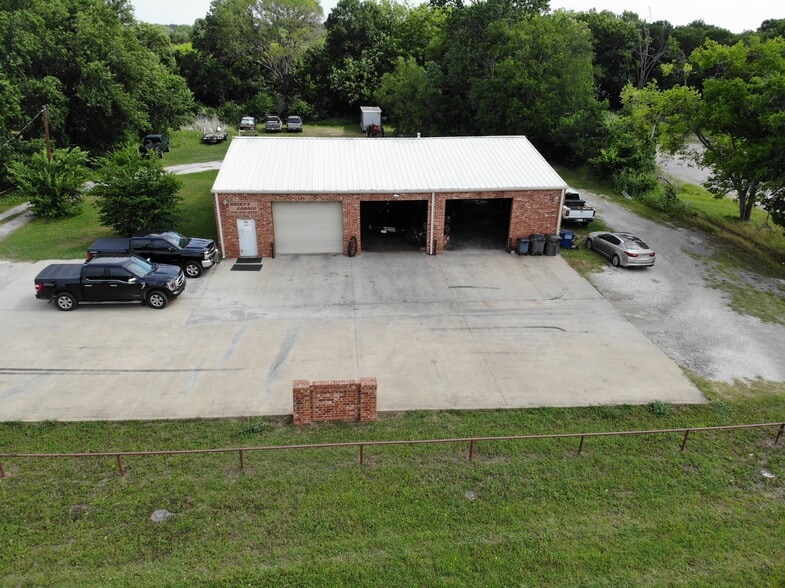 Primary Photo Of 966 E Ovilla Rd, Red Oak General Retail For Sale