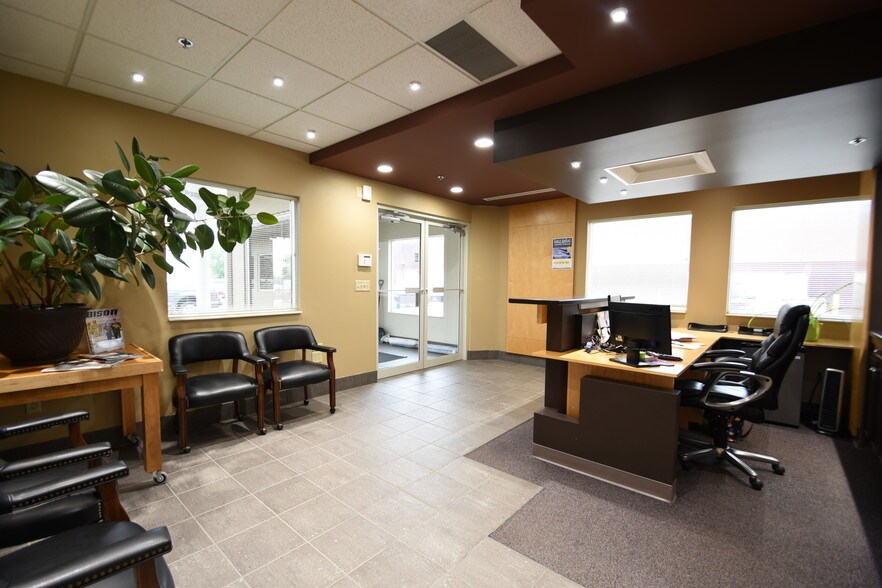 More Photos Of 1402 43rd St S, Fargo Office For Lease