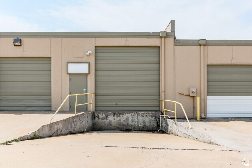 More Photos Of 5802-5888 S 129th Ave, Tulsa Unknown For Lease