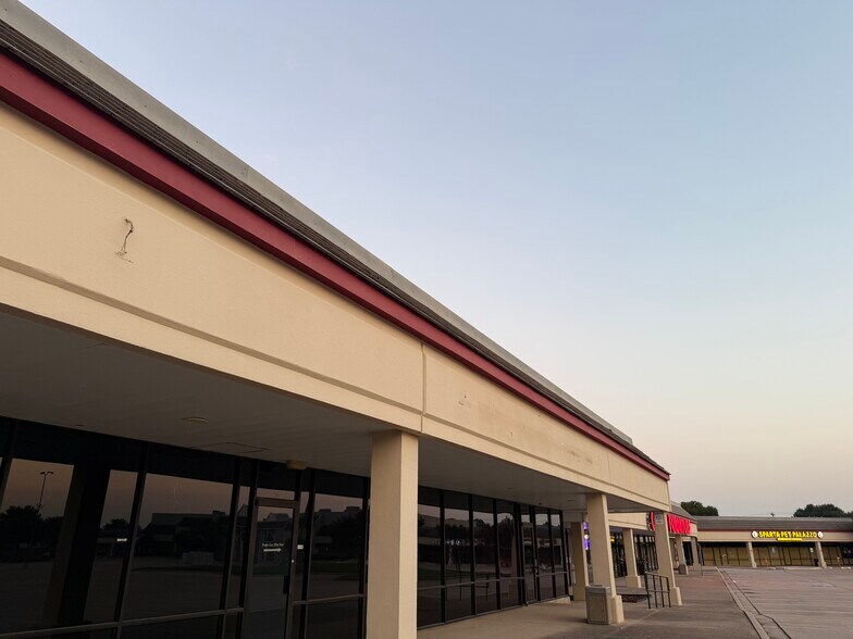 More Photos Of 910 W Parker Rd, Plano Unknown For Lease