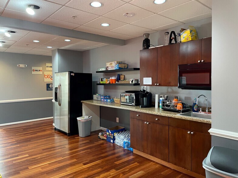 More Photos Of 44031 Pipeline Plz, Ashburn Medical For Lease