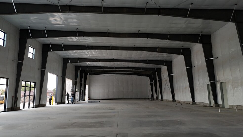 More Photos Of 1597 N 750 W, Harrisville Showroom For Lease